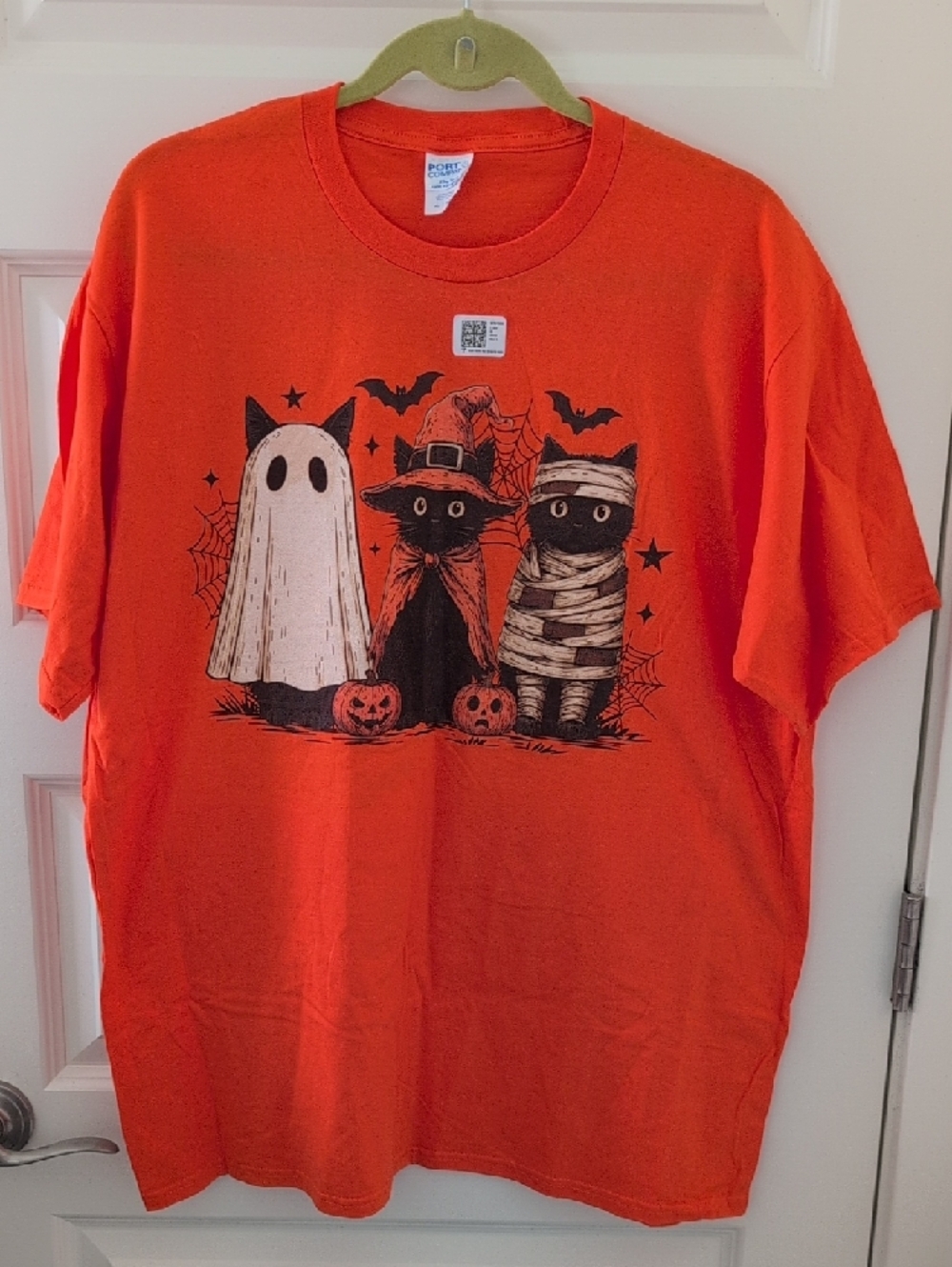 Halloween Graphic Tee with Three Costume Cats Orange Size XL